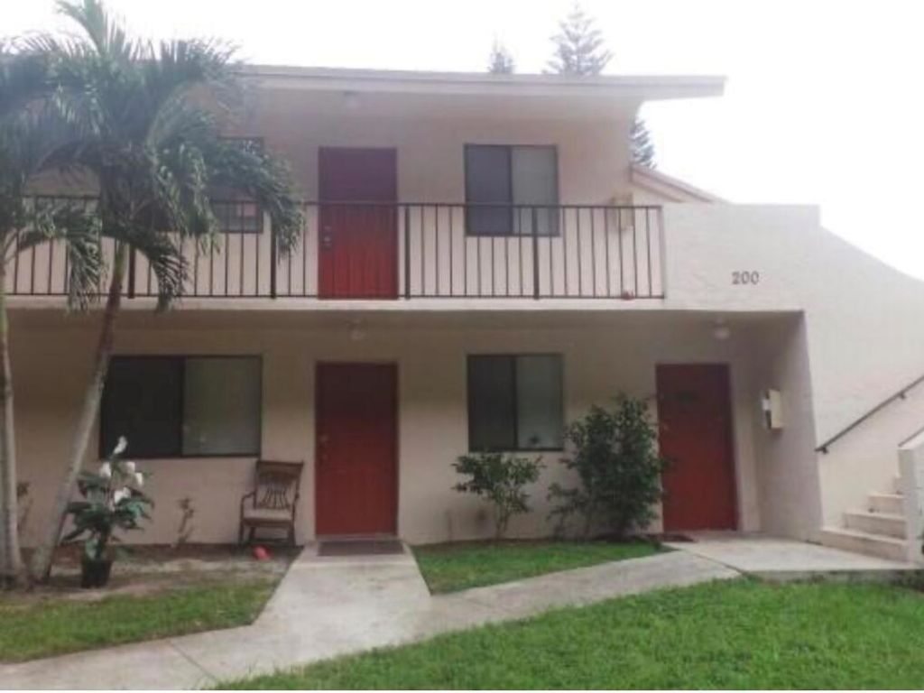 200 Nottingham Circle J, Greenacres, FL 33463