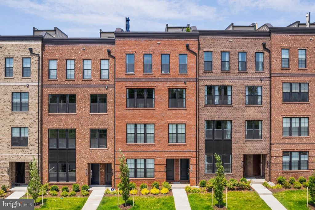 43544 CENTERGATE DR, Ashburn, VA 20148