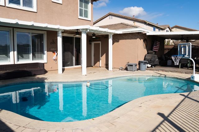 1743 Churchill Downs Cir, Oakdale, CA 95361