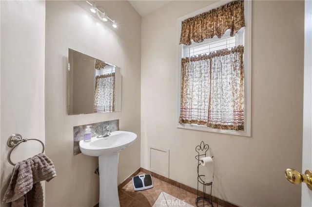 2920 Meadow Creek Road, Clearlake Oaks, CA 95423