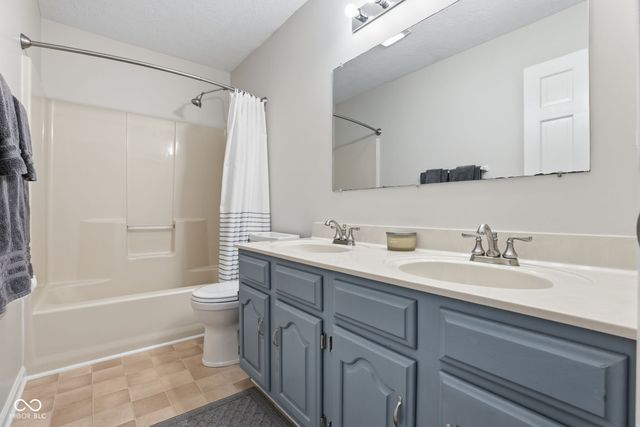 143 Hollowview Drive, Noblesville, IN 46060