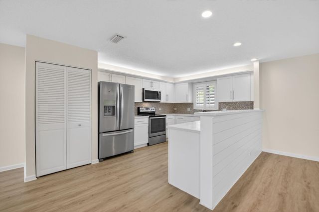 4517 NW NW Fifth Avenue, Boca Raton, FL 33431