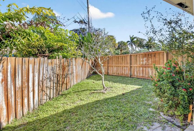 4517 NW NW Fifth Avenue, Boca Raton, FL 33431