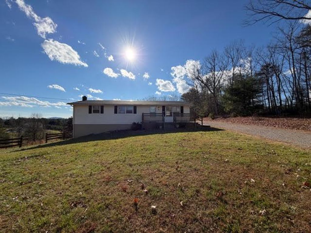 5779 Alean RD, Boones Mill, VA 24065