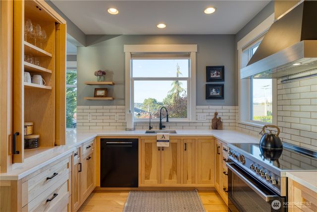 806 NW Alexander Street, Coupeville, WA 98239