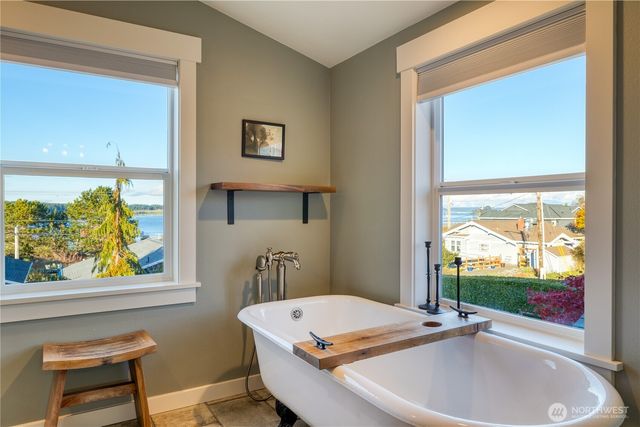 806 NW Alexander Street, Coupeville, WA 98239