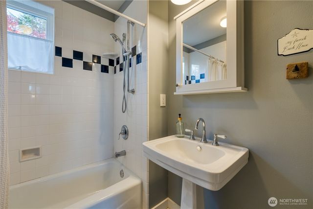 806 NW Alexander Street, Coupeville, WA 98239