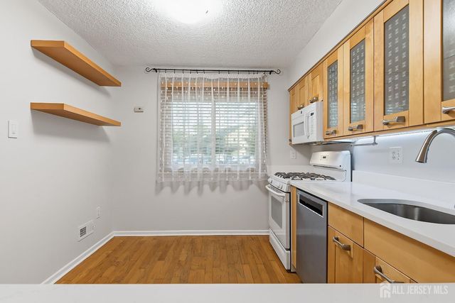 60 Hampshire Drive, Plainsboro, NJ 08536