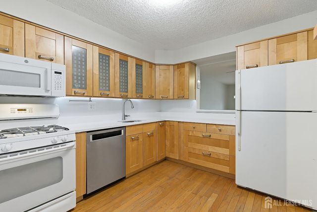 60 Hampshire Drive, Plainsboro, NJ 08536