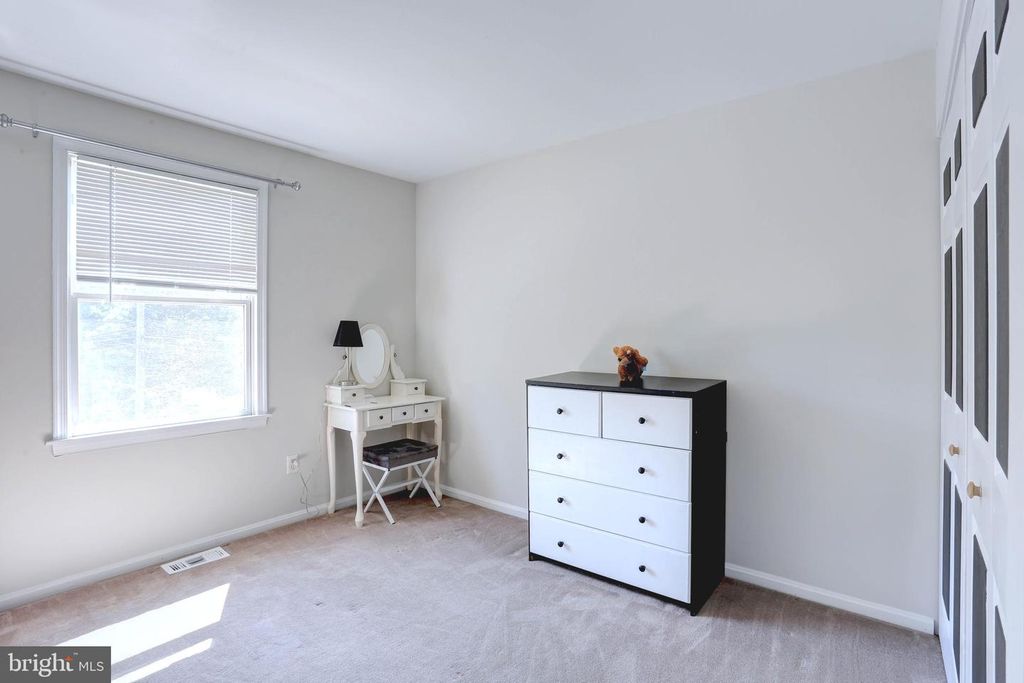 8173 FOREST GLEN DR, Pasadena, MD 21122