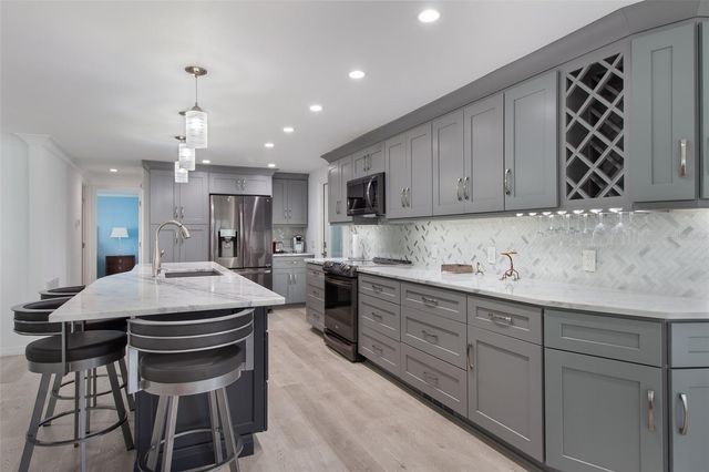 3 S BUENA VISTA AVENUE, Englewood, FL 34223