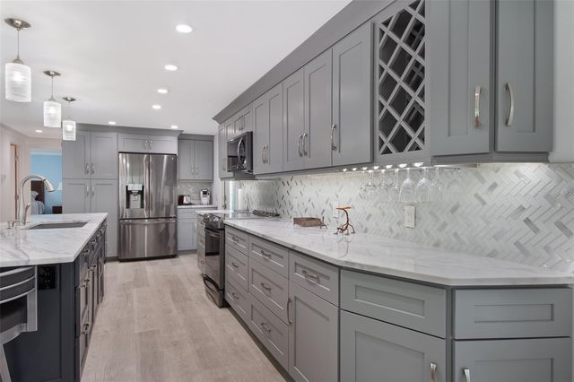 3 S BUENA VISTA AVENUE, Englewood, FL 34223