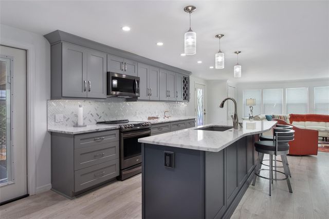 3 S BUENA VISTA AVENUE, Englewood, FL 34223