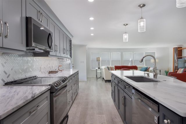 3 S BUENA VISTA AVENUE, Englewood, FL 34223
