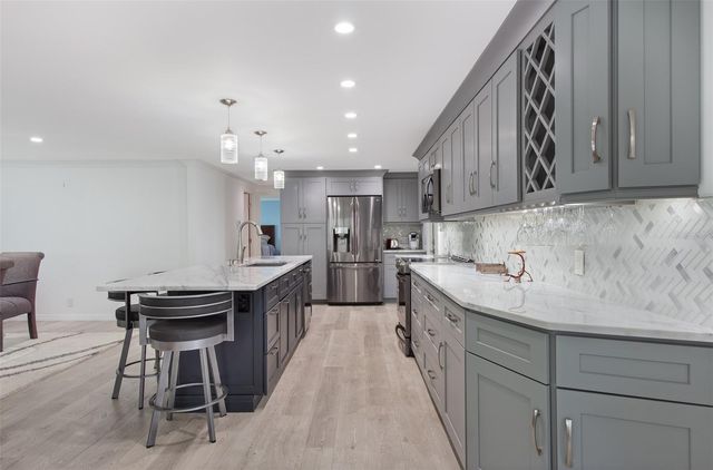 3 S BUENA VISTA AVENUE, Englewood, FL 34223
