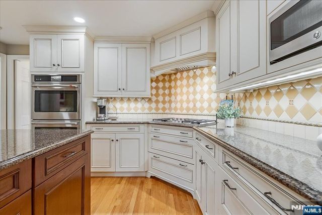 14 Kenneth Road, Montclair, NJ 07043