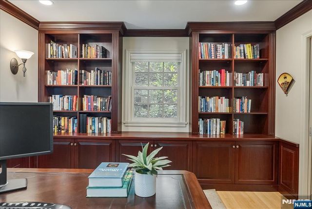 14 Kenneth Road, Montclair, NJ 07043