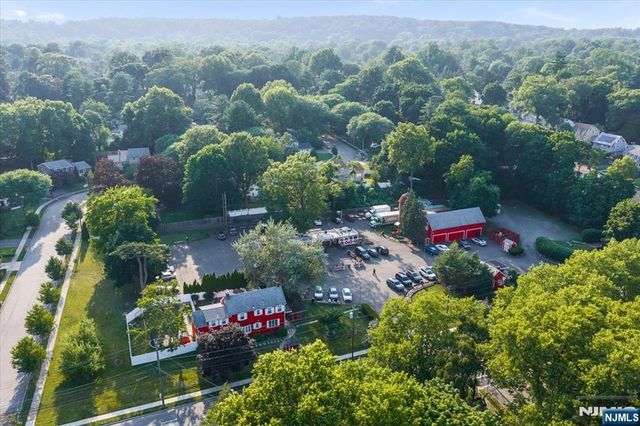 14 Kenneth Road, Montclair, NJ 07043