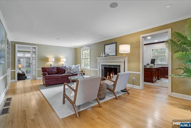 14 Kenneth Road, Montclair, NJ 07043