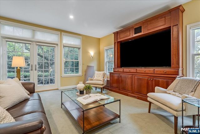 14 Kenneth Road, Montclair, NJ 07043