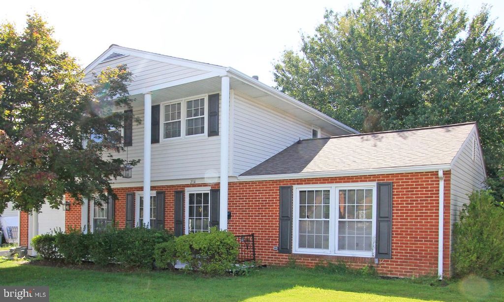 214 MCCALLMONT RD, NEW CASTLE, DE 19720 — exterior