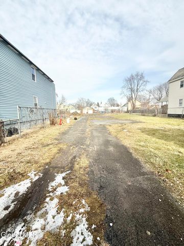 821 Strong Street, Schenectady, NY 12307