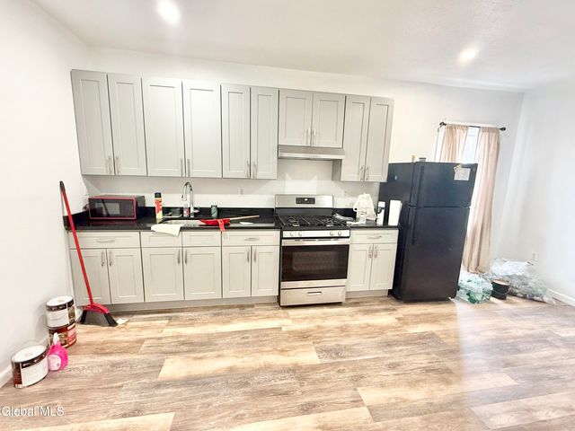 821 Strong Street, Schenectady, NY 12307