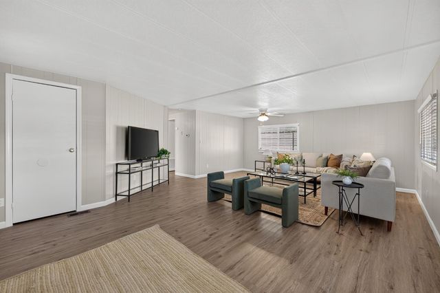 371 Bethel Ave Spc 74, Sanger, CA 93657