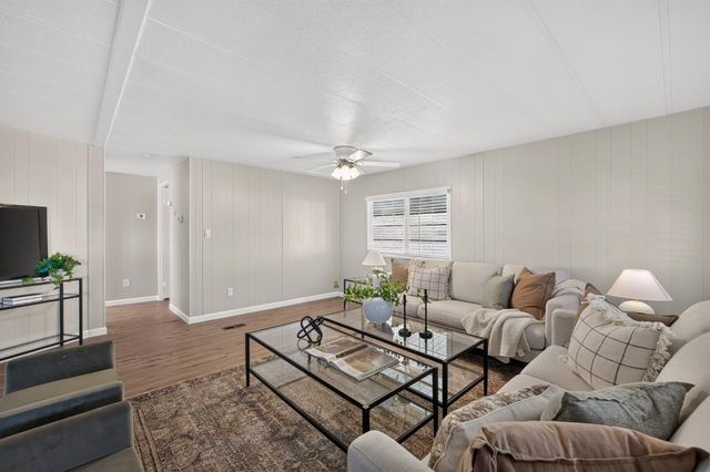 371 Bethel Ave Spc 74, Sanger, CA 93657