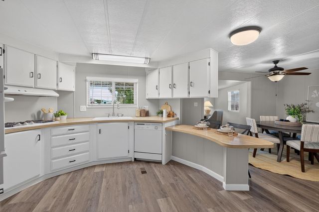 371 Bethel Ave Spc 74, Sanger, CA 93657