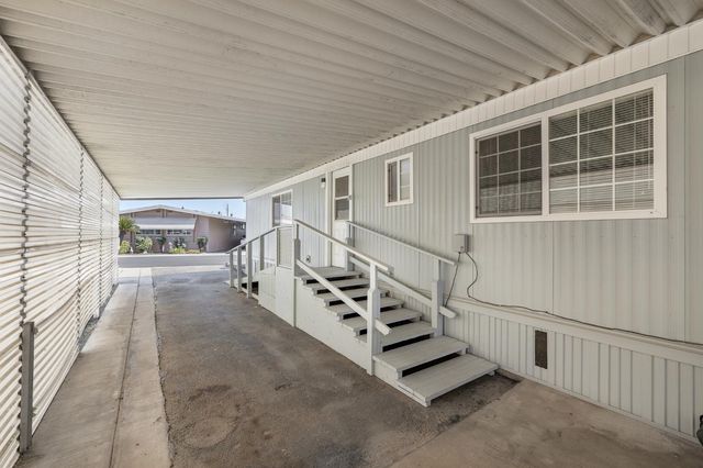 371 Bethel Ave Spc 74, Sanger, CA 93657