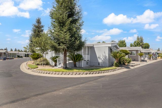 371 Bethel Ave Spc 74, Sanger, CA 93657