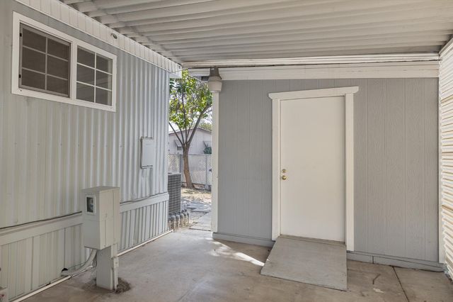 371 Bethel Ave Spc 74, Sanger, CA 93657