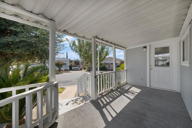 371 Bethel Ave Spc 74, Sanger, CA 93657