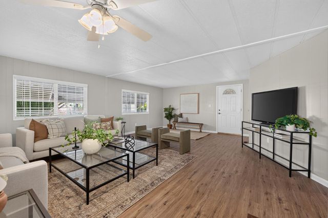 371 Bethel Ave Spc 74, Sanger, CA 93657