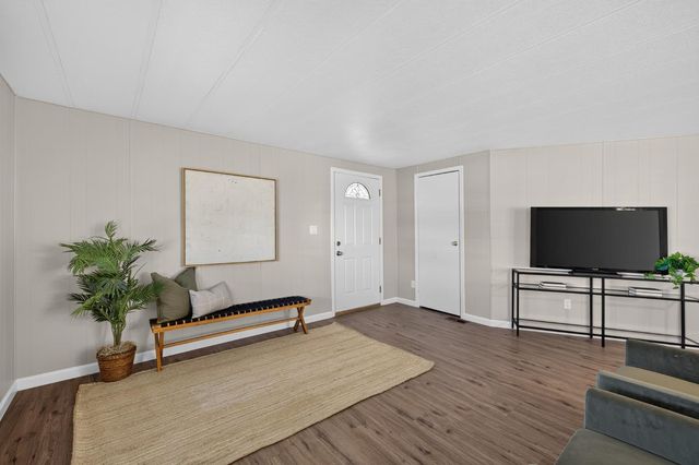371 Bethel Ave Spc 74, Sanger, CA 93657