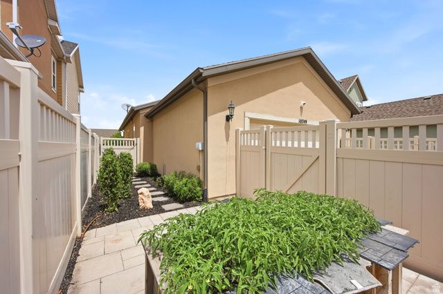 10749 S TOPVIEW RD, South Jordan, UT 84009