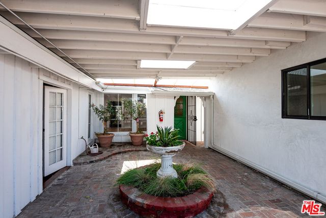 14842 Morrison Street, Sherman Oaks, CA 91403