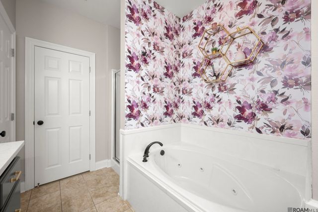 12396 Dutchtown Villa Dr, Geismar, LA 70734
