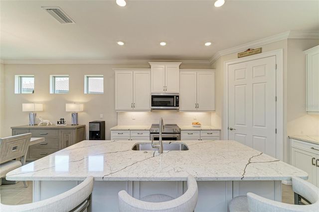 628 MARAVIYA BOULEVARD, Nokomis, FL 34275