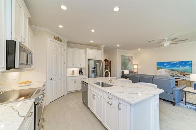 628 MARAVIYA BOULEVARD, Nokomis, FL 34275