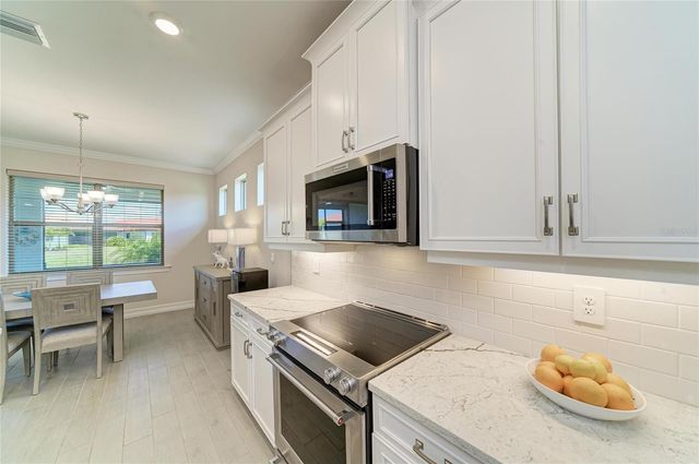 628 MARAVIYA BOULEVARD, Nokomis, FL 34275