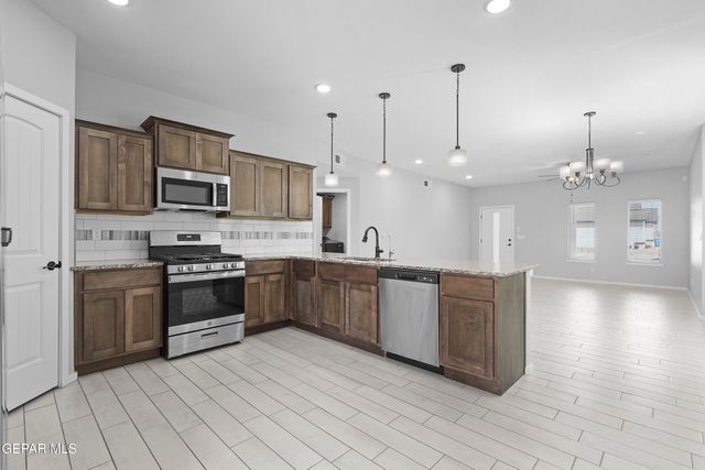 932 Texas Madrone Drive, Socorro, TX 79927