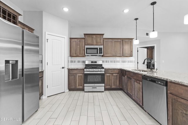 932 Texas Madrone Drive, Socorro, TX 79927