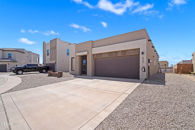 932 Texas Madrone Drive, Socorro, TX 79927