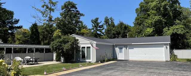 10774 S US-31, Elk Rapids Twp, MI 49690