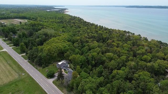 10774 S US-31, Elk Rapids Twp, MI 49690