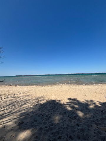 10774 S US-31, Elk Rapids Twp, MI 49690