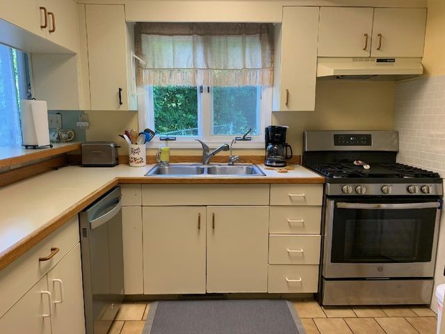 10774 S US-31, Elk Rapids Twp, MI 49690