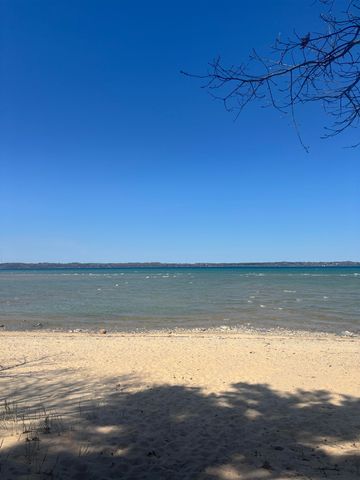 10774 S US-31, Elk Rapids Twp, MI 49690